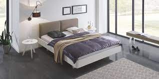 Mit der verlängerung wird das kopfteil um 9 cm oder 13 cm erhöht und wird somit nicht mehr von den matratzen verdeckt. Fine Line Betten Hasena Ag