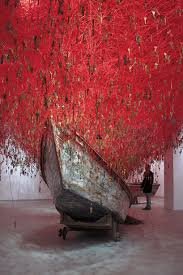 Chiharu Shiota S Key And Yarn Labyrinth For Venice Art Biennale Installation Art Artistic Installation Street Art