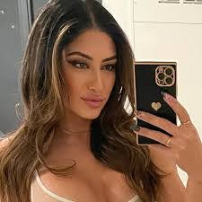 Alisa Salazar's Instagram, Twitter & Facebook