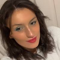 Laura Reff's Instagram, Twitter & Facebook