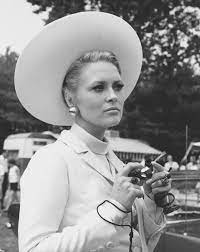 Maybe you would like to learn more about one of these? Faye Dunaway 1968 Bild Kaufen Verkaufen