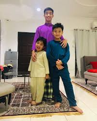 Kenal ke bersama johan dan ozlyn. Jarang Anak Bujang Menempel Dekat Bapak Netizen Suka Bonding Johan Anak Sulung
