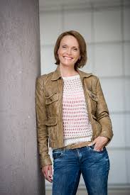 Simone works as a tv presenter for the wdr lokalzeit köln, vox, zdf and many others. Simone Standl Simone Standl Wdr Moderatorin
