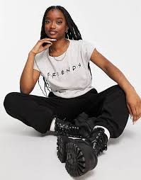 For the fashion addicts that crave the latest styles at the best prices. Na Kd X Friends T Shirt Mit Unbehandeltem Saum In Grau Asos