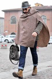 男子のストール姿ってみなさんどう思います 首回りに大きな巻物をしている男子 ファッションには賛否両論あるみたいですが 上手に着こなすと ほんと カッコいいんですョ お洒落な海外男子に学んでみましょう メンズファッション メンズファッションスタイル