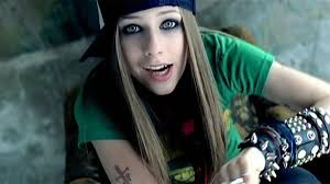 Dans le monde de la coiffure, les années 2000 ont été mémorables. Avril Lavigne Was The Original Egirl I D