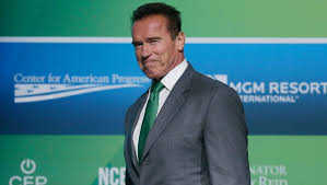 Arnold schwarzenegger recounts heart surgery in commencement speech. Arnold Schwarzenegger Sohn Eroffnet Pizzeria Bunte De