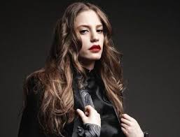 Bu kadar hızlı rap söyleyen yok gibi. Serenay Sarikaya Birkac Kez Denedik Ama Olmuyor