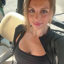 CLAUDIA BELLOFATTO (@claudiabellofatto_) • Instagram photos and videos