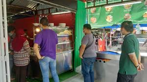 Nasi kandar deen had been in the scene for very long time and is also regard one of the best nasi kandar in penang at night as they constantly have queue. Nasi Kandar Berkat Deen Maju