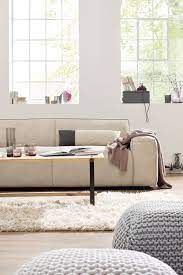 skandinavisch schick und urgemutlich natura denver von spitzhuttl home company sofa couch wohne wohnung wohnzimmer naturliches wohnen wohnzimmer gestalten