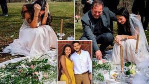 We did not find results for: Frau Weint Am Grab Ihres Verlobten Und Tragt Ein Hochzeitskleid An Dem Tag An Dem Sie Heiraten Wollten