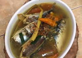 Terbuat dari kerupuk basah yang dimasak dengan sayuran dan sumber protein seperti telur, ayam, boga bahari, atau olahan daging sapi, dan dimasak dengan kencur. Resep Pindang Serani Yang Bisa Manjain Lidah Selalu Jadi Yang Paling Berkesan Mari Kita Masak