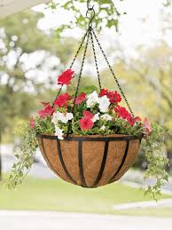 Hanging Flower Baskets 5 Secrets The Pros Use The Garden Glove Hanging Flower Pots Hanging Flower Baskets Fall Hanging Baskets