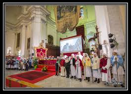 Nel periodo che precede la pasqua, la città di enna in sicilia rivive le sue più antiche tradizioni tramandate ormai da oltre quattro secoli. La Settimana Santa Diocesana A Piazza Armerina Scinardo It