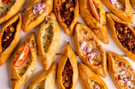 Mini Pide Mit 3 Fullungen Backen Mit Globus Sallys Welt 97 Rezepte Partyrezepte Fingerfood Fingerfood Rezepte