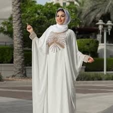 Bahkan jenis kancing yang digunakan pun kancing mandarin. 7 Atasan Kaftan Feminin Yang Cocok Untuk Dipakai Di Segala Suasana