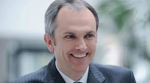 Luca maestri, chief financial officer of apple, in conversation with journalist maria teresa cometto, opened the first of a series of encounters which focus. Lunch With Apple Cfo Luca Maestri Up For Auction Proceeds Going To Andrea Bocelli Foundation 9to5mac