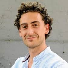 Fleiß & Mühe zahlen sich nicht sofort aus. Es ist sehr oft frustrierend.  Man sieht nur, was schief läuft. 2021 hatten wir eine Vision mit Empathy. 4  Jahre später waren der Bundespräsident