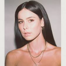 Mai 1991 in hannover) ist eine deutsche sängerin und songwriterin. Nach Schwangerschaft Lena Meyer Landrut Plant Musikcomeback Promiwood