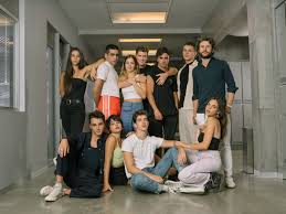 Don't worry though, despite guzmán and samu both falling in love with ari and fighting over her, they have nothing to do with her almost dying. Oden6meheg Fsm