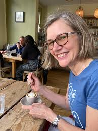 Planning a day trip to Varenna from Milan in May! Do we (2people) need to  buy Ferry tickets in advance from Varenna to Bellagio! If yes, which  website will be the best?