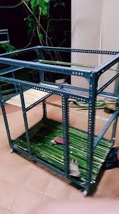 1 plastic tray, 4 wire ladders, 4 wire shelves, castor wheels c/w brake. Sangkar Kucing Diy Paip Pvc Home Desaign