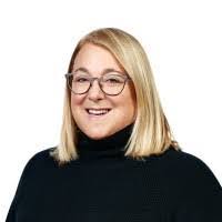 Beth Shuster's Instagram, Twitter & Facebook