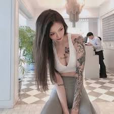 Hình xăm dày đặc không làm mất đi sự nữ tính mà mang đến vẻ đẹp rất riêng, cho thấy sự phá cách, táo bạo. áº£nh Ä'á»i ThÆ°á»ng Bá»'c Lá»­a Cá»§a Co Gai XÄƒm Trá»• Bá»‹ Chá»¥p Trá»™m Tin Tá»©c Online
