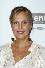 Julie Rudd's Instagram, Twitter & Facebook