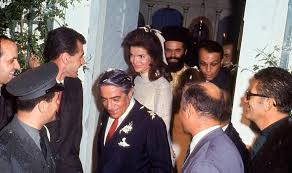 Athina onassis falls from her horse during showjumping competition in geneva and is forced to put athina onassis und doda de miranda lassen sich 2017 nach erbittertem rosenkrieg scheiden. 100m Paradise Isle Where Onassis Married Jackie Kennedy Express Co Uk