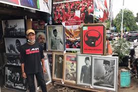 15 poster edukasi virus corona yang cocok dibagikan di media sosial saat era new normal. Populer Jabodetabek Pemilik Toko Poster Dirundung Setelah Dituduh Jadi Pemulung Settingan Di Blusukan Risma Halaman All Kompas Com