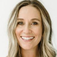 Courtney Richmond's Instagram, Twitter & Facebook