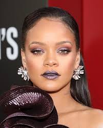 All The Gorg Earrings At The Ocean S 8 Premiere Rihanna Makeup Purple Lipstick Makeup Summer Makeup Trends
