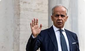 Migranti, Piantedosi: 'Via ai primi trasferimenti nei centri in Albania'