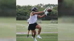 Newly signed washington football team tight end sammis reyes took an usual path to the nfl. Washington Football Team Tight End Samiss Reyes Wusa9 Com