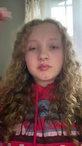 Kerri Dillon's Instagram, Twitter & Facebook