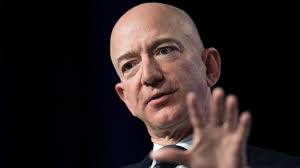 Dont l'arrivée du pdg de free dans les 10 premières fortunes de france. Jeff Bezos Est L Homme Le Plus Riche Du Monde Bernard Arnault 4e Et Premier Francais