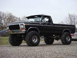 Lift the truck by lifting the rear axle. Jacked Up Trucks Who S Is Biggest Ford Truck Enthusiasts Forums Carsncycles