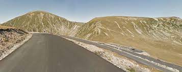 Este cea mai înaltă șosea din românia, având punctul cel mai înalt în pasul urdele (la 2.145 m). Transalpina The Highest Road In Romania