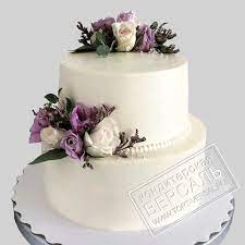 Свадебный торт с живыми цветами