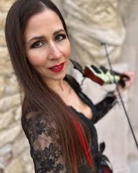 What's your soundtrack for today? 🎵❤️🎶 #electricviolin #electricviolinist  #electronicviolin #electronicviolinist #violin #violinist #acousticviolin  #acousticviolinist #musiclovers #stagelights #musicianlife #onstage  #violingirl #playing #tour ...