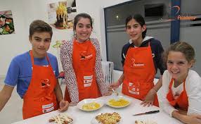 Curso de educación infantil para acceder al mercado laboral con garantías de éxito profesional en infantil. Escuelas De Cocina Infantil Y Adultos Kitchen Academy C