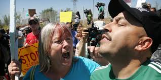 Lupillo rivera ha sido puntuado/a por 181 de 413, tiene un índice de popularidad del 43,83%. Latino Singer Lupillo Rivera Confronts Anti Immigrant Protesters