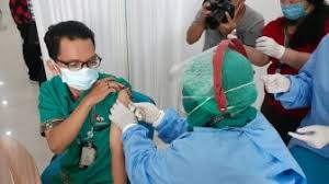 Vaksin sinovac dan vaksin pfizer merupakan 2 jenis vaksin corona yang akan digunakan di vaksinasi perdana dilaksanakan di istana merdeka, jakarta, dengan presiden joko widodo jadi penerima sinovac hanya salah satu sumber pengadaan vaksin. Daftar Lokasi Vaksin Covid 19 Gratis Di Jakarta Barat Suara Jakarta