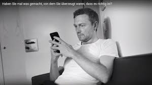 Vier wochen vor der landtagswahl stellten die liberalen am. Christian Lindner Zieht Sich Fur Wahlkampf Bis Auf Das Unterhemd Aus Stern De