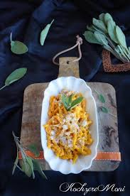 Kasespatzle Mal Anders Kurbisspatzle Mit Salbeibutter Und Parmesan Lebensmittel Essen Rezepte