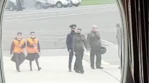 Принудительная посадка самолета ryanair в минске привела к протесту европейских стран и отказу литвы от полетов над белоруссией. Roman Protasevich Diverted Ryanair Flight Checked In Minsk World News Sky News
