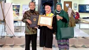 Maybe you would like to learn more about one of these? Afanin Husna Wisudawan Terbaik S1 Feb Unair Kondisi Keluarga Jadi Inspirasi Saya