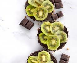 Tartelette Express Kiwi Chocolat Une Recette De Tartelette Tres Rapide A Faire Avec Une Base Chocolat Et Du Kiwi Marmiton Marmiton Kiwi Recette Tartelette